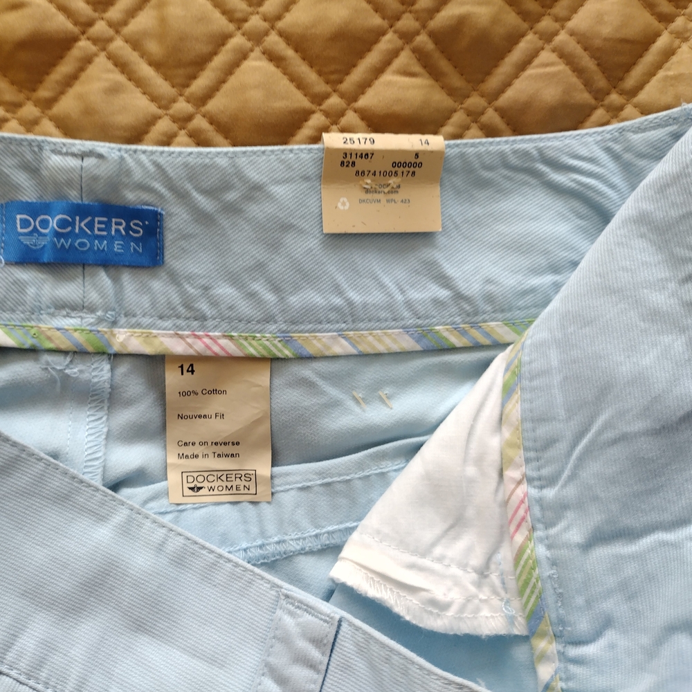 3/$30 Dockers Women Light Blue Size 14 Cropped Pants Cotton